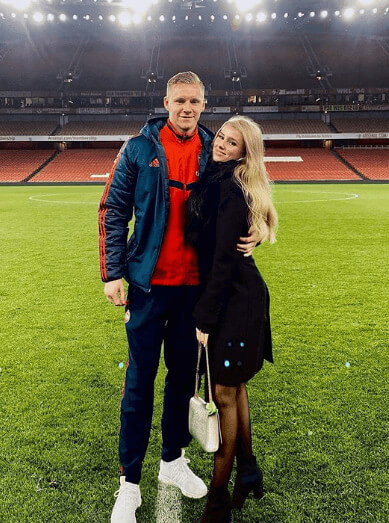Sophie Christin Moment With Bernd Leno In Emirates Stadium